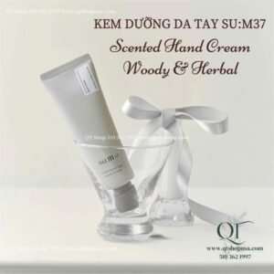 09d956b0bc28442fa712c3a6b82820ff SUM37 - Kem dưỡng tay Scented Hand Cream Woody & Herbal - 70ml