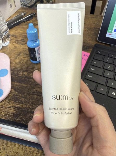 0b000e31ec9a4bf683575a6f501da30a SUM37 - Kem dưỡng tay Scented Hand Cream Woody & Herbal - 70ml