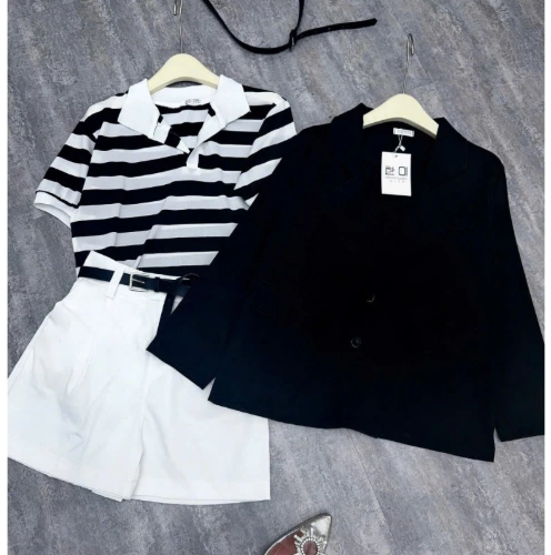Áo Vest Khoác Đen + Áo Polo Kẻ Ngang + Quần Short Kaki Trắng + Đai