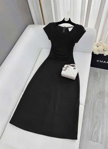 Đầm dáng ôm thun đen