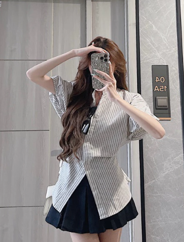 Áo sơ mi trắng kẻ cổ tàu