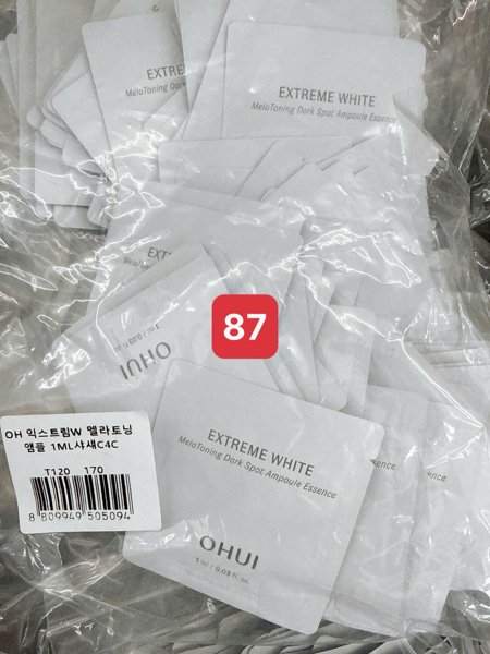 b432cab6f0ae49f7806f2bde4807eb04 OHUI - Sample Extreme White MelaToning Dark Spot Ampoule Essence - 120 gói - EXP 202709