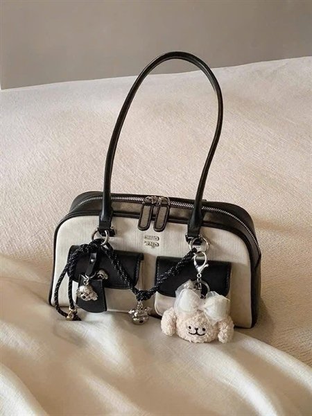 Túi Kem Nâu Đậm có Charm