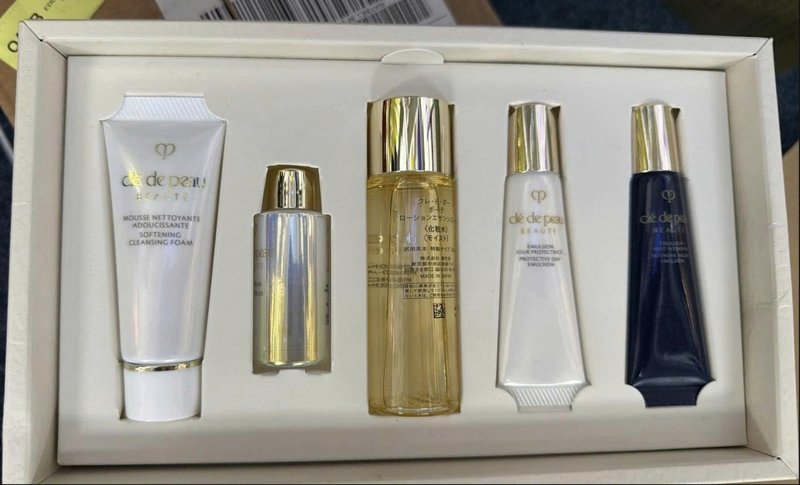 CLE DE PEAU - Set Dưỡng Da Key Radiance Care Mini Set - 5 sản phẩm